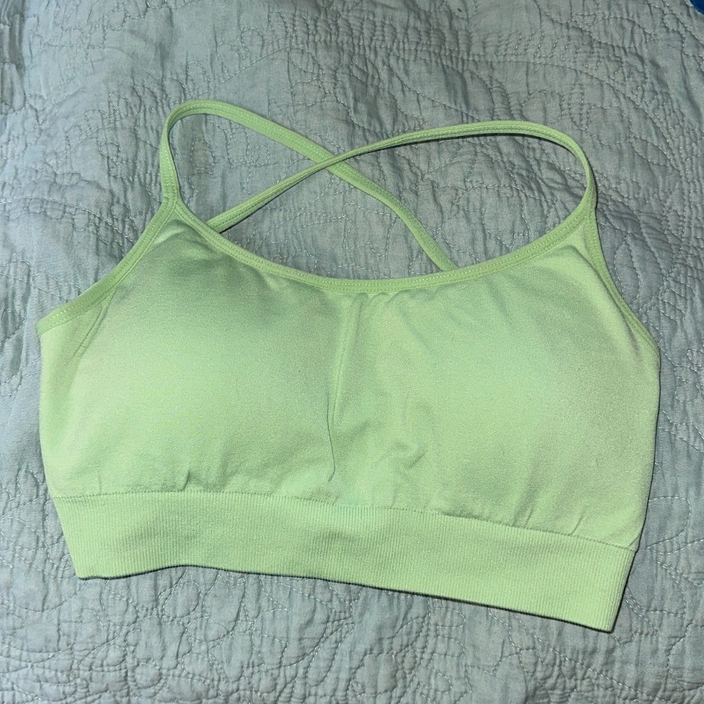 NVGTN invincible seamless sports bra pistachio